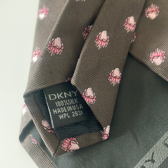 DKNY Heart on Fire Brown Men’s Tie - Picture 7 of 7
